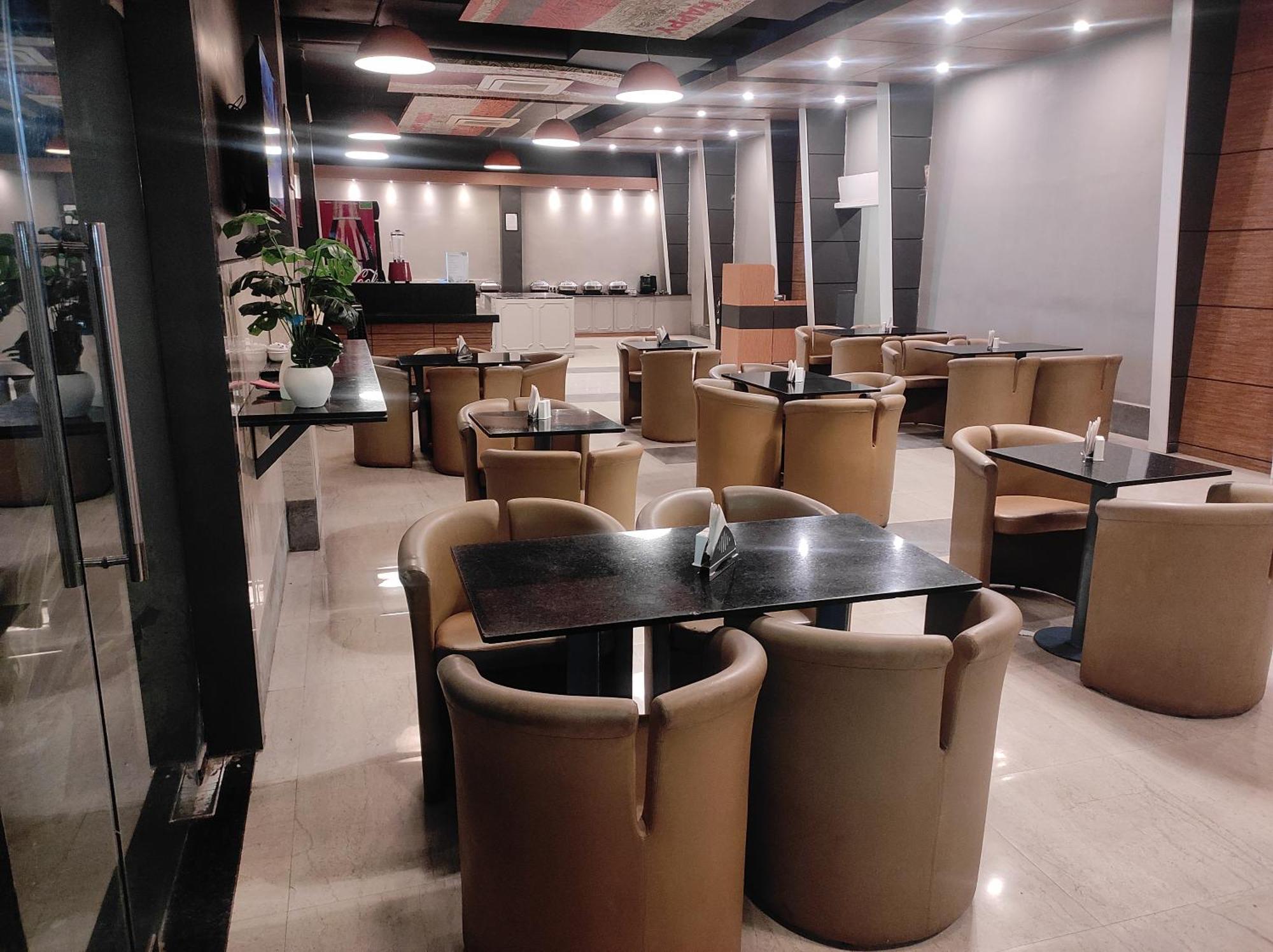 호텔 폴로맥스 Allāhābād Junction 외부 사진